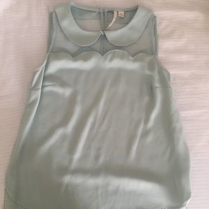 Adorable Lauren Conrad scalloped tank